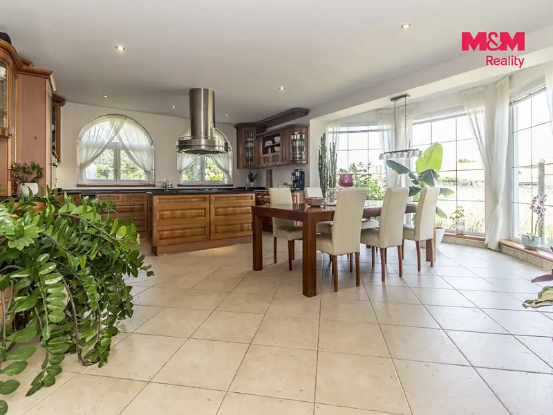 Prodej rodinného domu 280 m², pozemek 3523 m², Třebestovice – náhled fotky 2