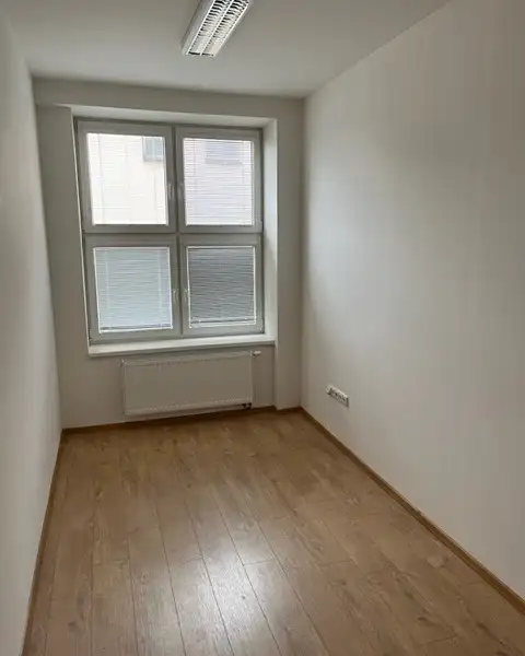 Pronájem kanceláře 12 m², Turnov – náhled fotky 1
