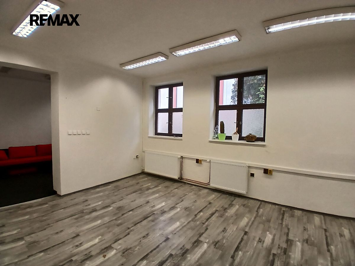 Pronájem kanceláře 49 m² – fotografie 4