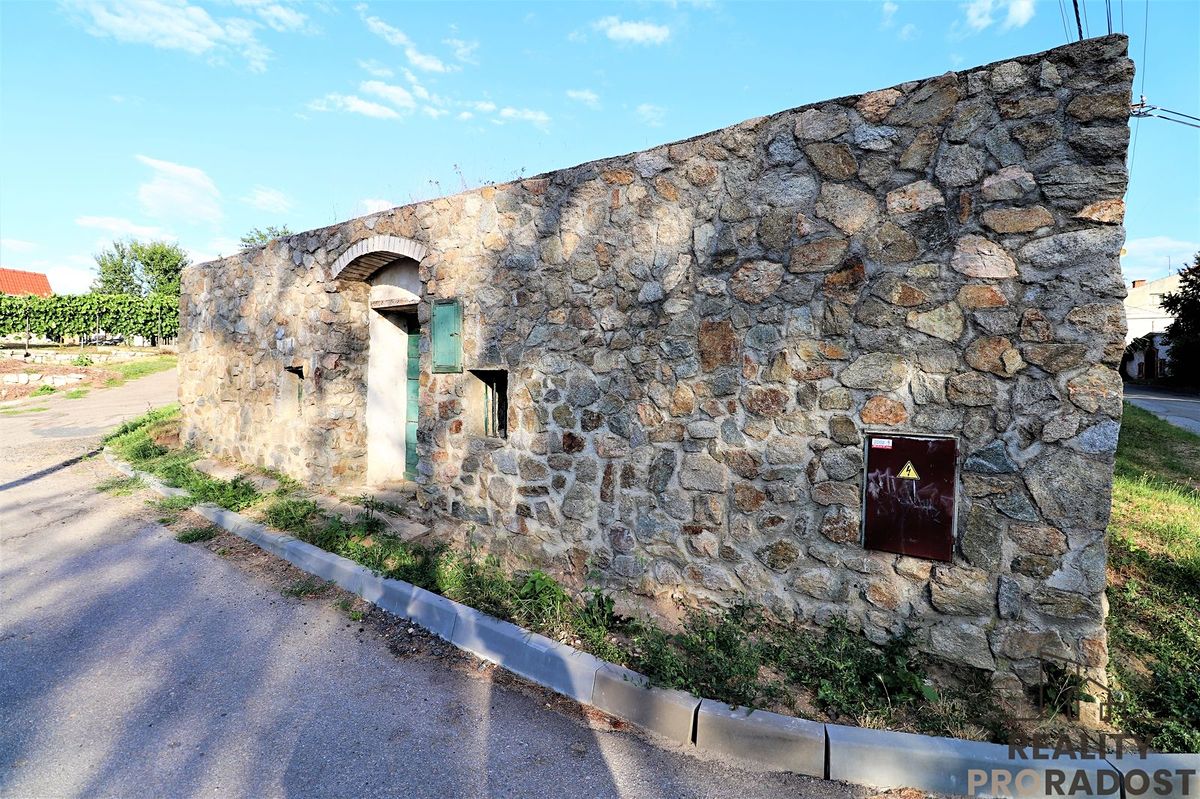 Pronájem vinného sklepa 37 m², Hlohovec – fotka 1 z 3