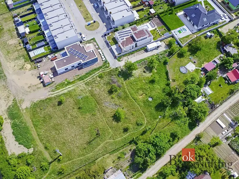 Prodej stavebního pozemku 2015 m², Hodonín – náhled fotky 3