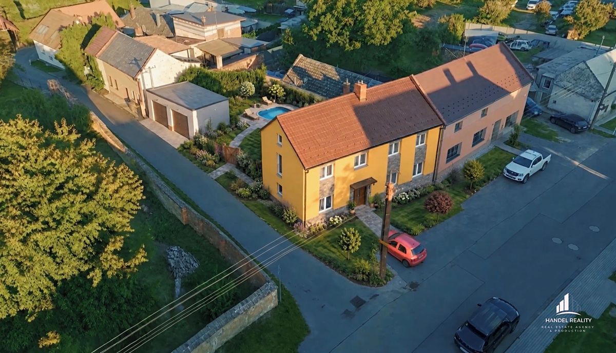 Prodej stavebního pozemku 379 m² – fotografie 3