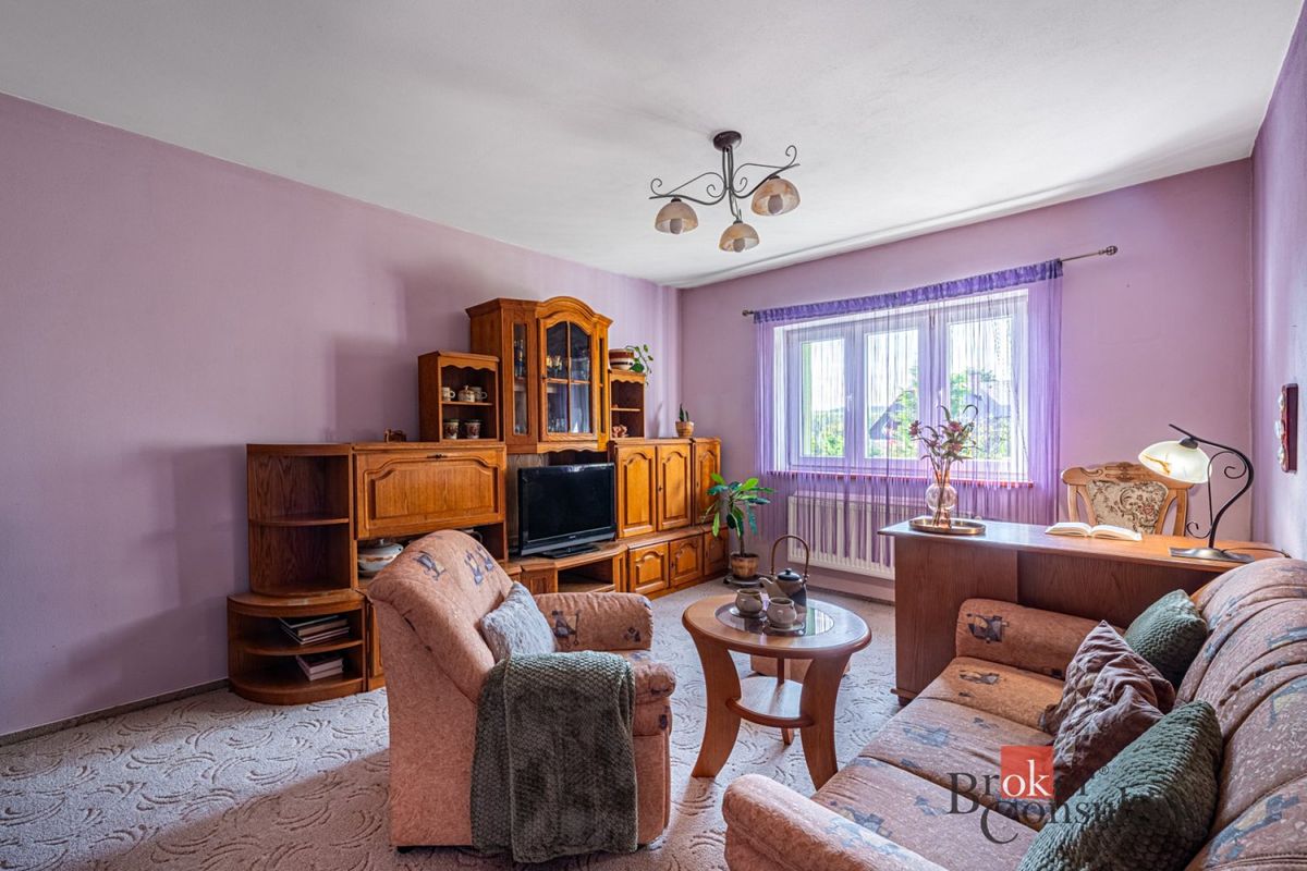 Prodej rodinného domu 221 m², pozemek 1174 m² – fotografie 4