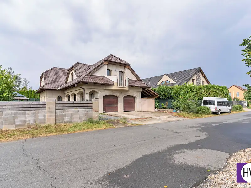 Prodej rodinného domu 363 m², pozemek 927 m², Sibřina – náhled fotky 2