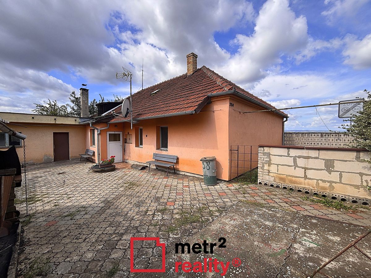 Prodej rodinného domu 124 m², pozemek 1072 m² – fotografie 2