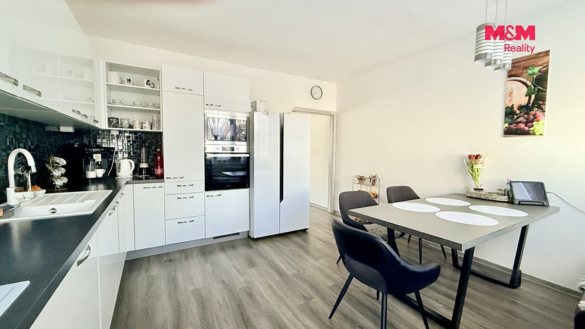 Prodej rodinného domu 380 m², pozemek 280 m² – fotografie 4