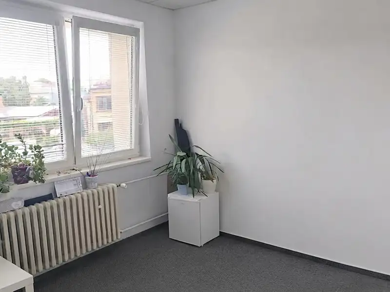 Pronájem kanceláře 21 m², Nové Strašecí – náhled fotky 1