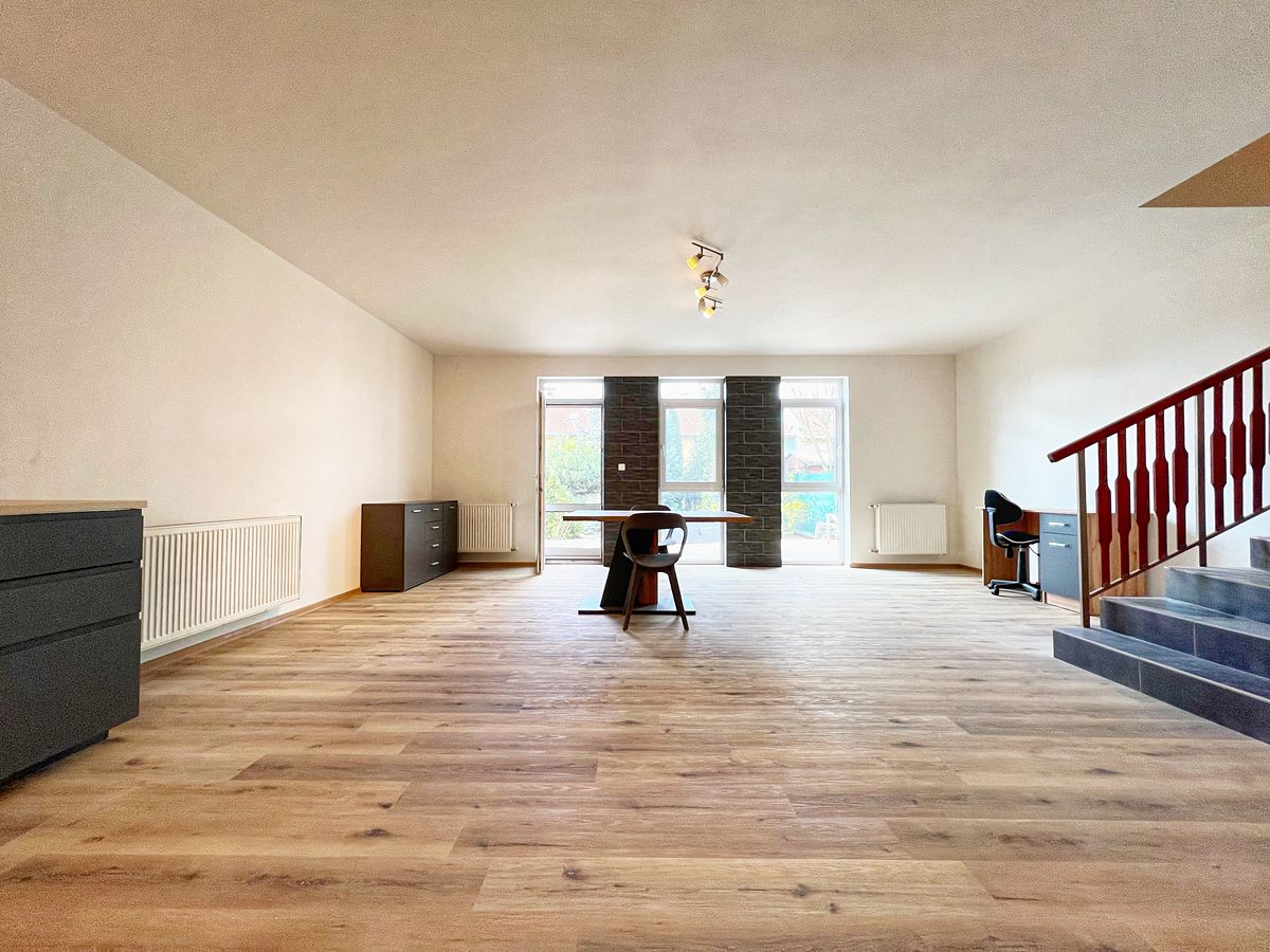 Pronájem rodinného domu 120 m², pozemek 196 m² – fotografie 4