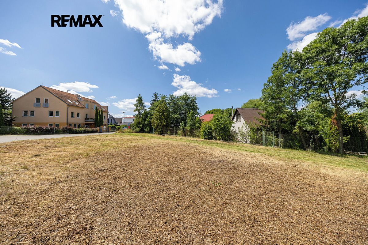 Prodej stavebního pozemku 695 m² – fotografie 3