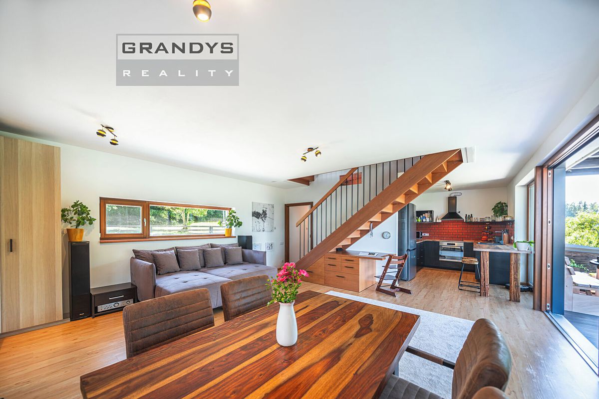 Prodej rodinného domu 129 m², pozemek 1054 m² – fotografie 2