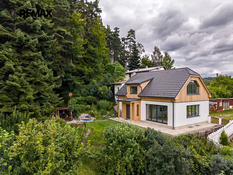 Prodej rodinného domu 159 m², pozemek 1000 m², Koberovy – náhled fotky 1