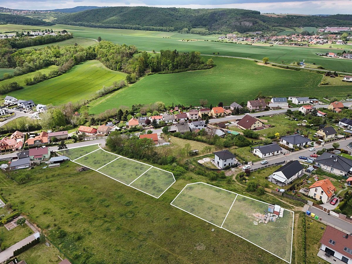Prodej stavebního pozemku 4224 m² – fotografie 2