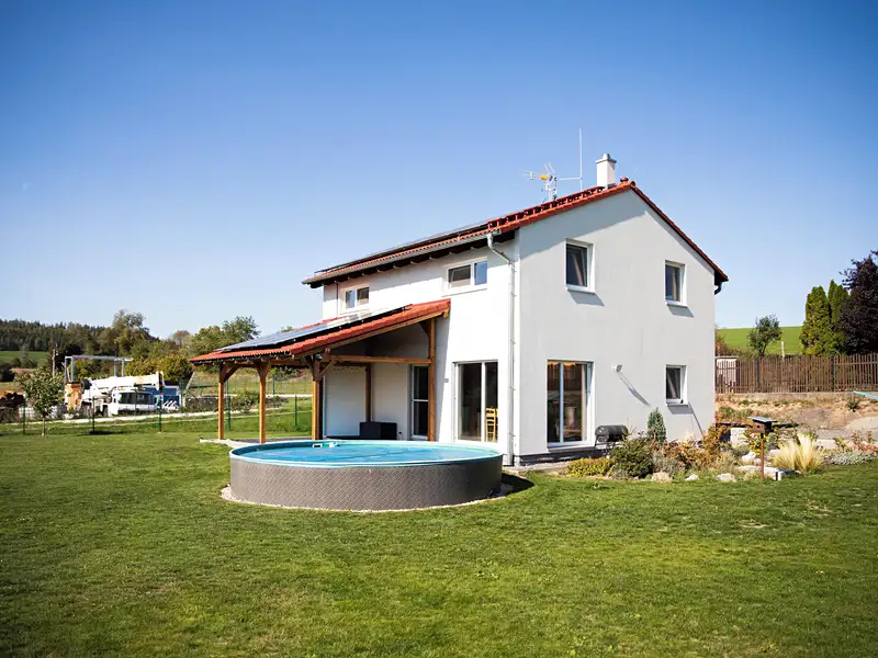 Prodej rodinného domu 102 m², pozemek 2560 m², Postupice – náhled fotky 1