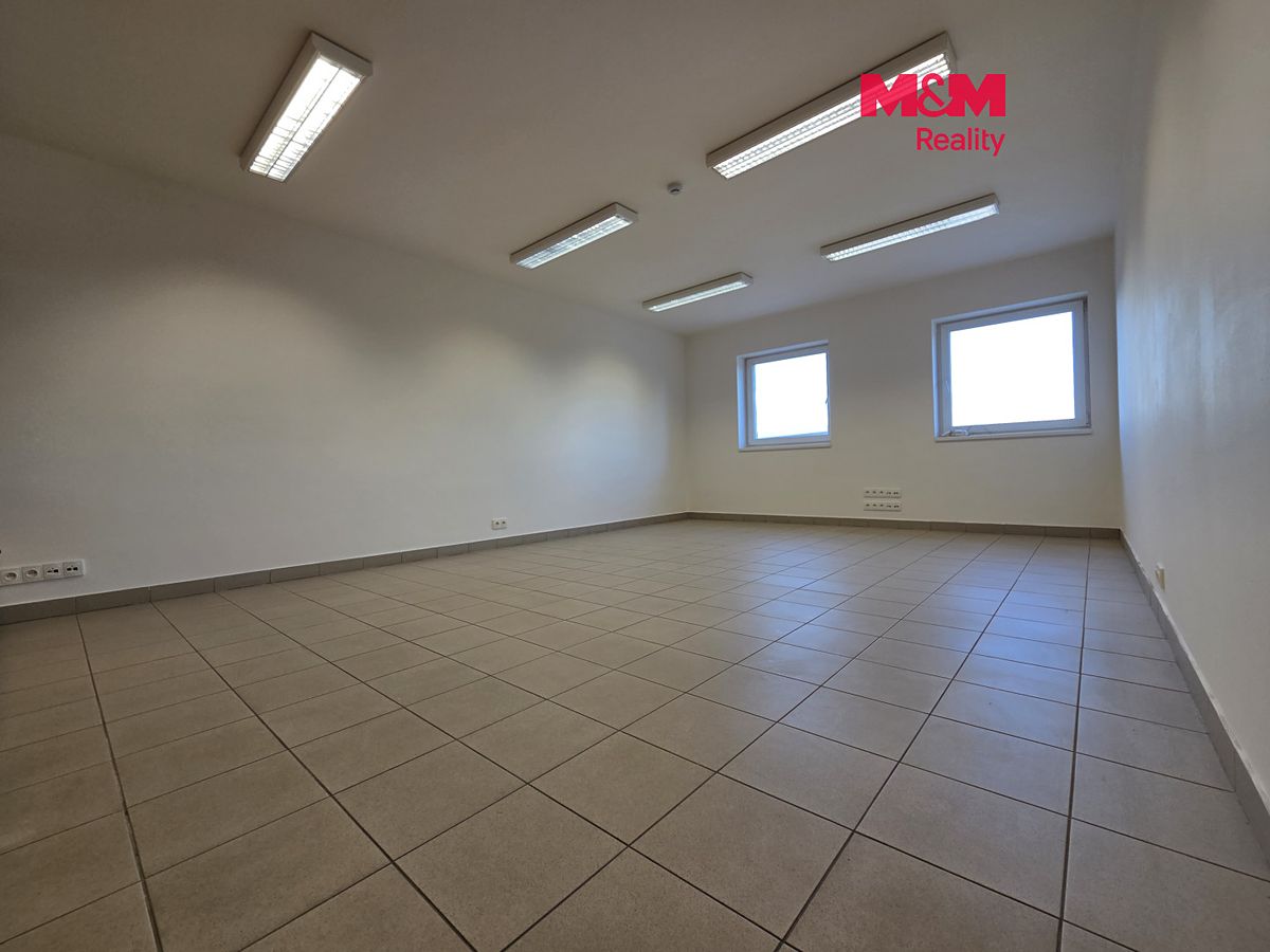 Pronájem kanceláře 28 m², Nehvizdy – fotka 1 z 3