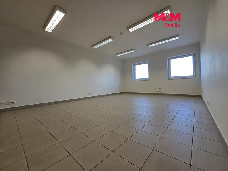Pronájem kanceláře 28 m², Nehvizdy – náhled fotky 1