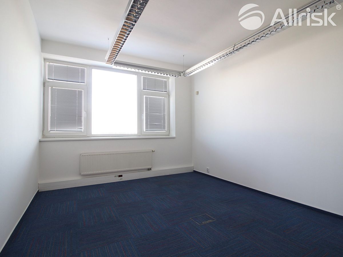Pronájem kanceláře 42 m² – fotografie 2