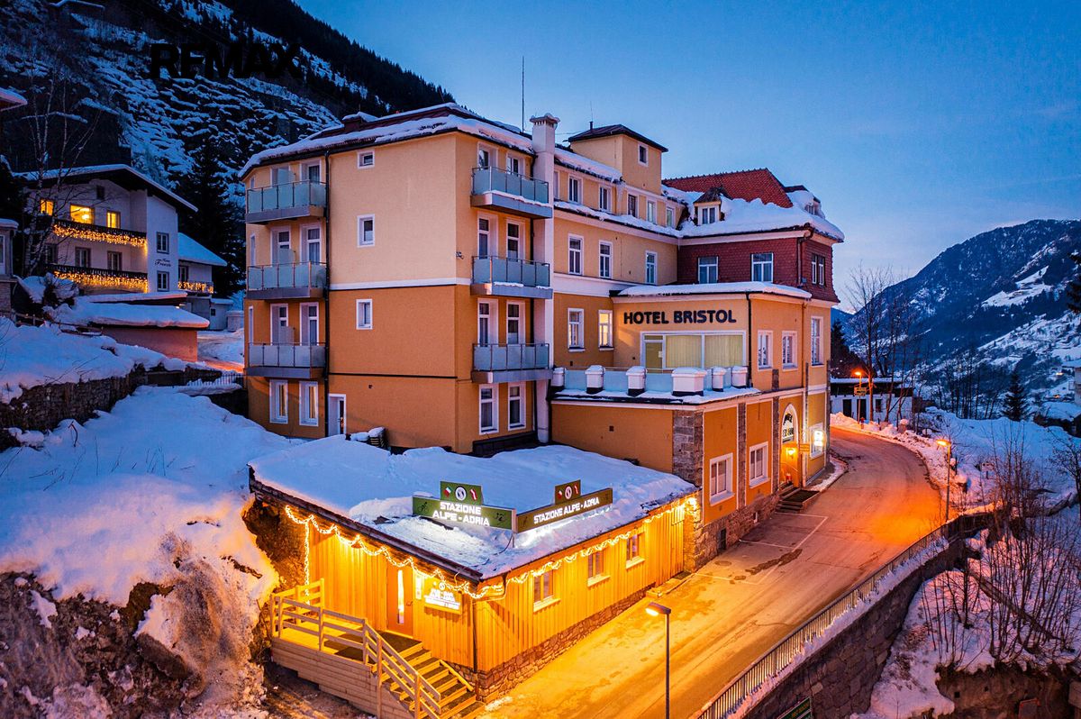 Prodej ubytovacího zařízení 1400 m², Bad Gastein – fotka 1 z 3