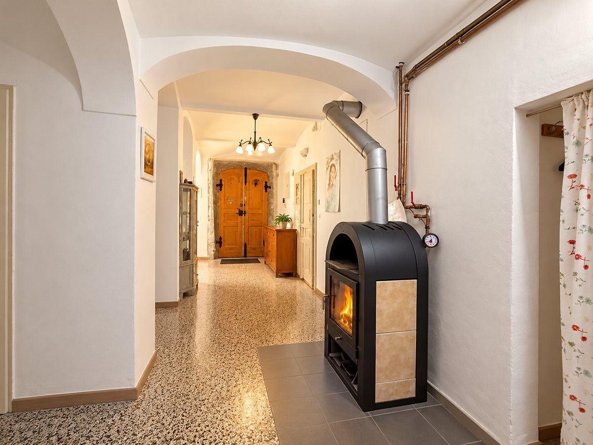 Prodej rodinného domu 290 m², pozemek 1640 m² – fotografie 2