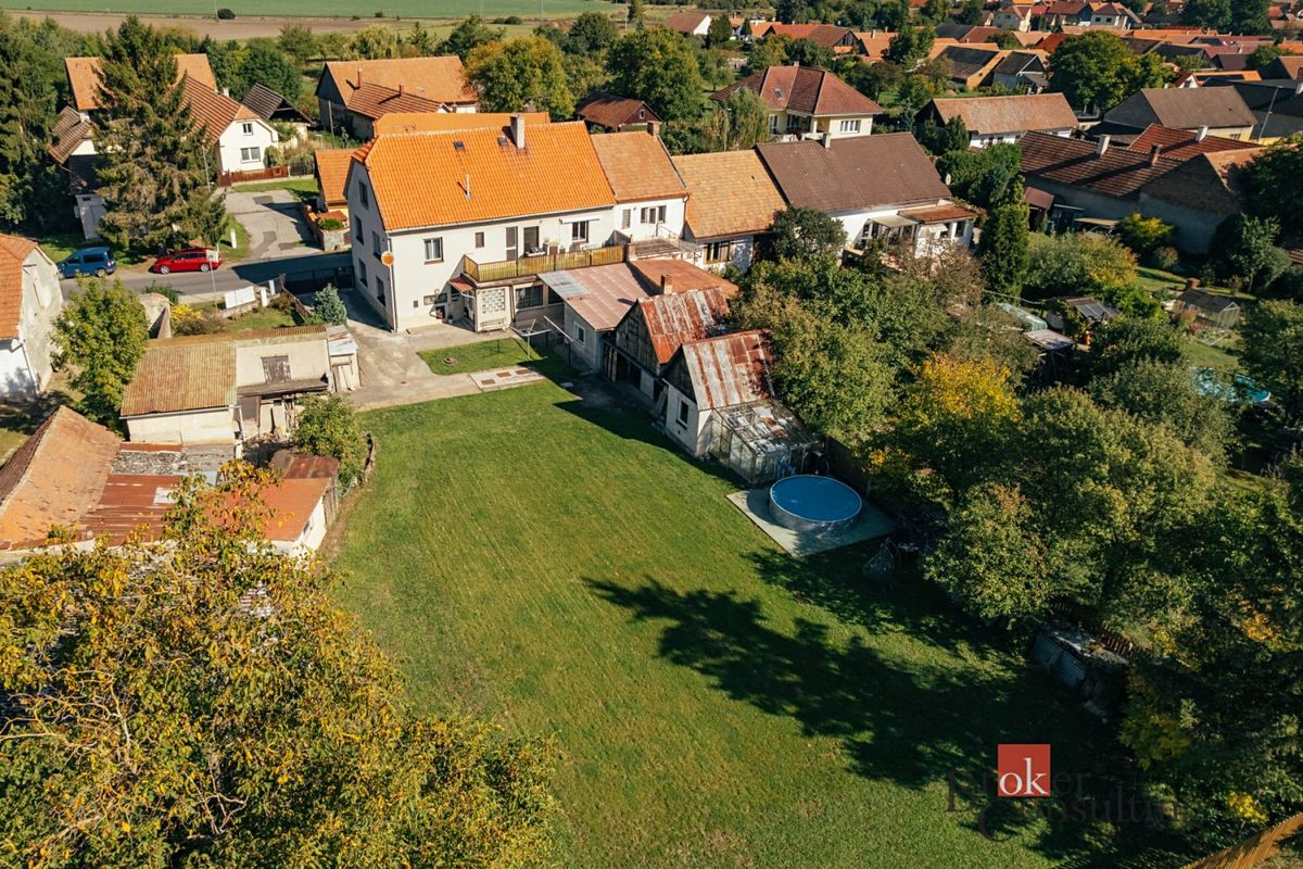 Prodej rodinného domu 220 m², pozemek 1458 m², Běrunice – fotka 1 z 3