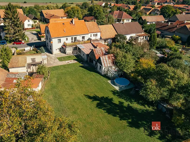 Prodej rodinného domu 220 m², pozemek 1458 m², Běrunice – náhled fotky 1