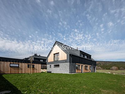Prodej rodinného domu 233 m², pozemek 2098 m²