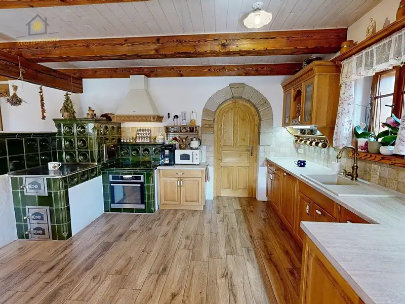 Pronájem rodinného domu 638 m², pozemek 1266 m², Okna – náhled fotky 3