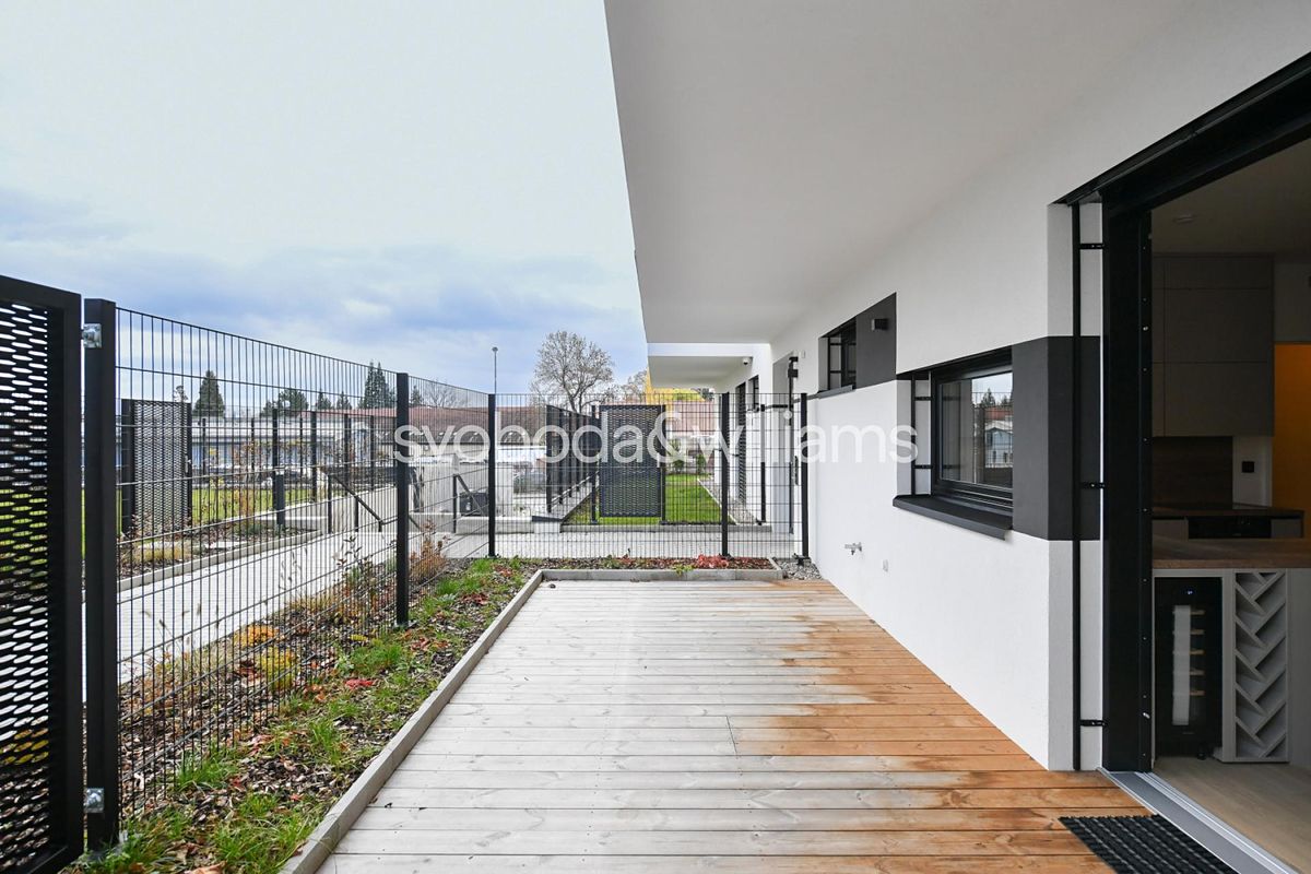 Pronájem bytu 1+kk 36 m² – fotografie 2