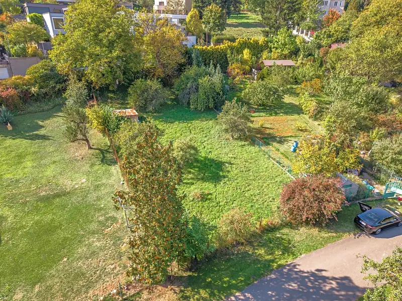 Prodej stavebního pozemku 758 m², Praha – náhled fotky 2