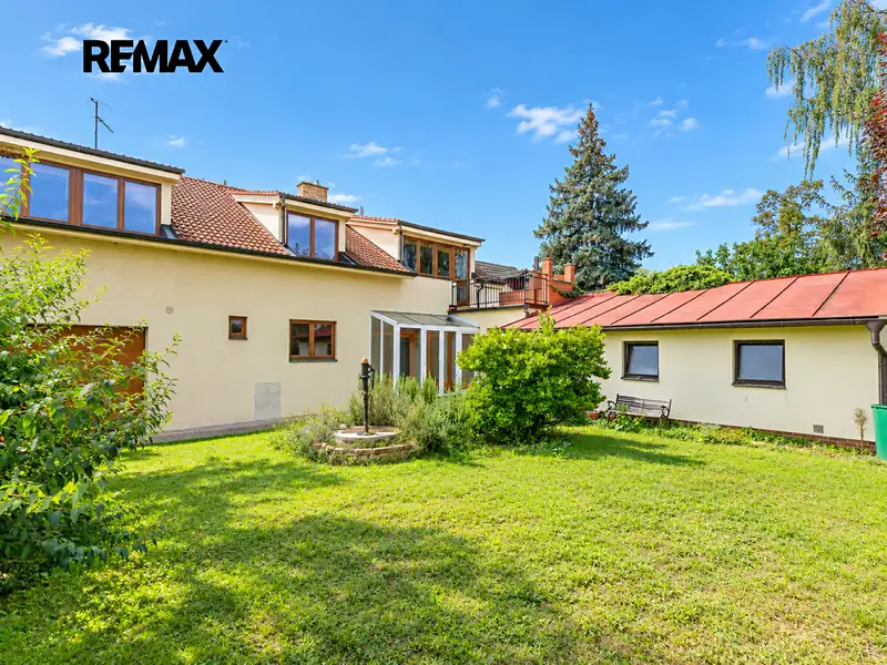 Pronájem rodinného domu 211 m², pozemek 401 m², Praha – náhled fotky 2