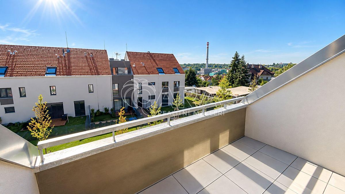 Pronájem bytu 1+kk 28 m² – fotografie 2