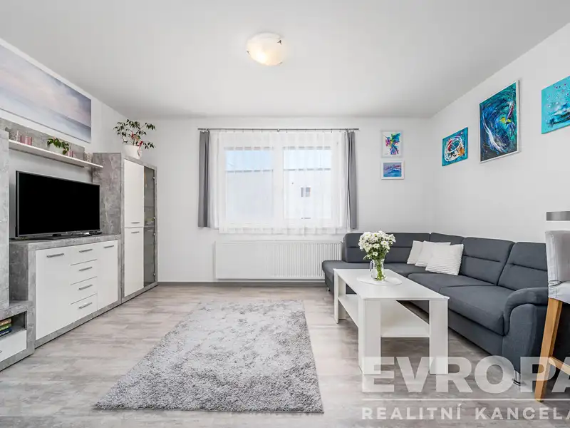 Pronájem bytu 2+kk 53 m², Hostivice – náhled fotky 1