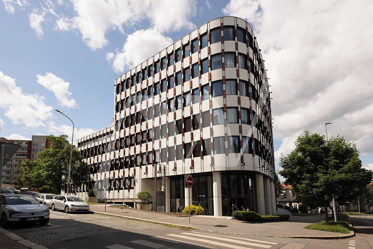 Pronájem kanceláře 537 m²