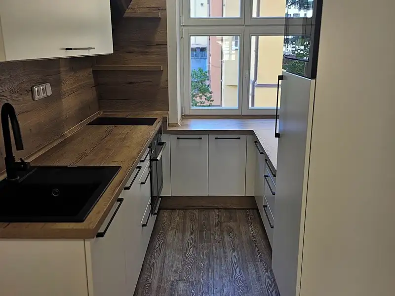 Prodej bytu 1+1 38 m², Praha – náhled fotky 1
