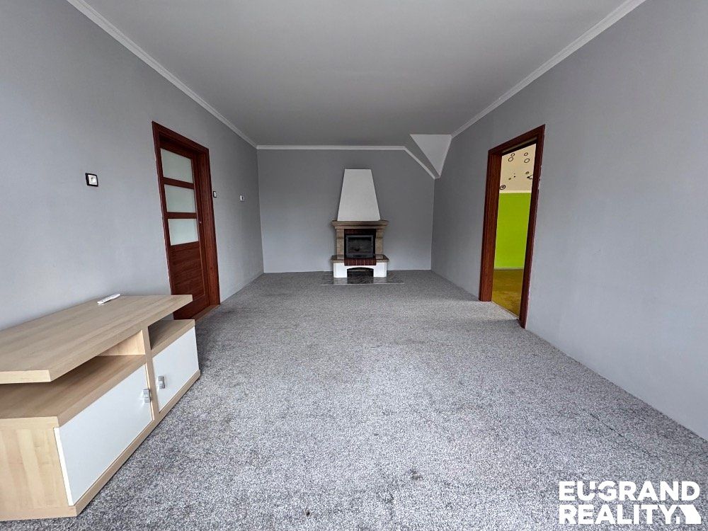 Prodej rodinného domu 260 m², pozemek 1052 m² – fotografie 5
