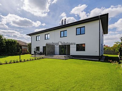 Pronájem rodinného domu 193 m², pozemek 468 m²