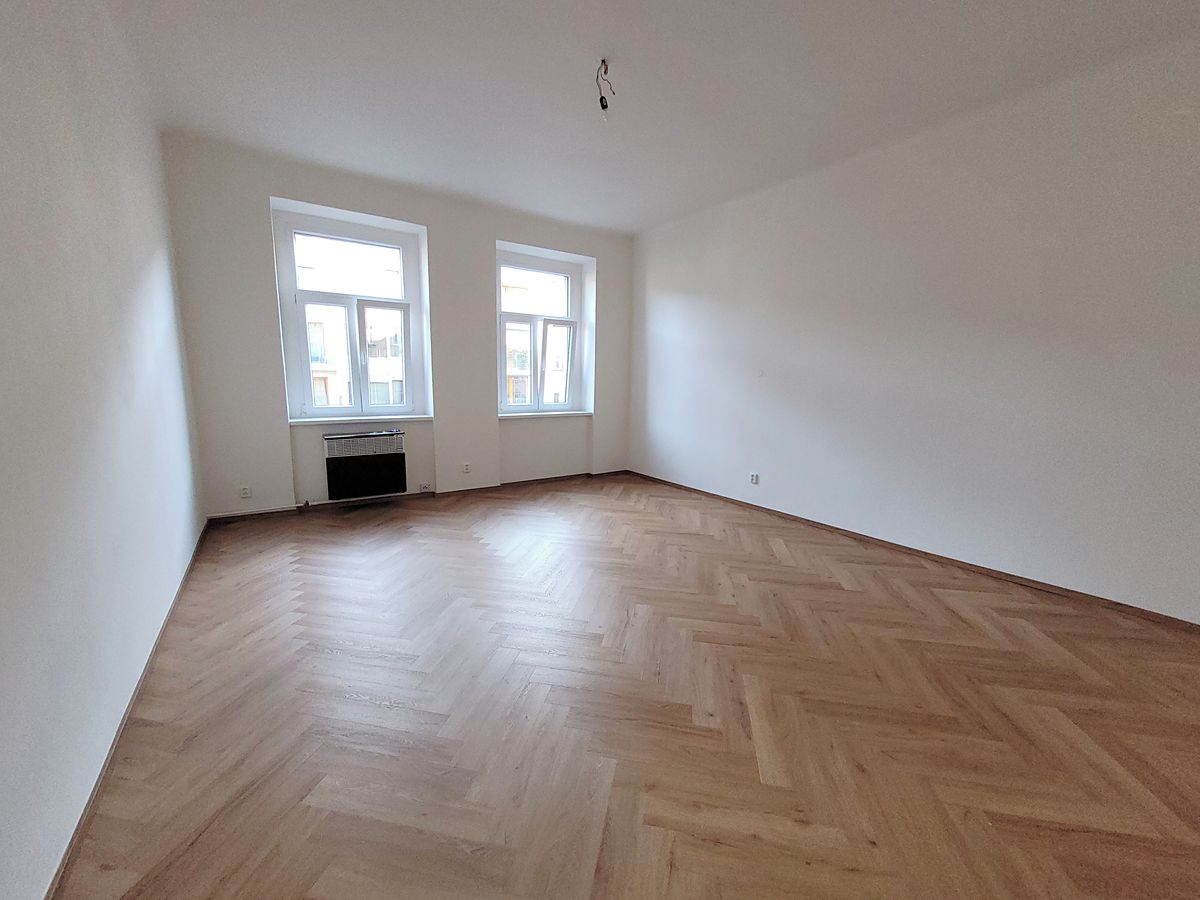 Pronájem bytu 2+kk 65 m² – fotografie 2
