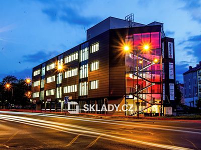 Pronájem kanceláře 329 m²