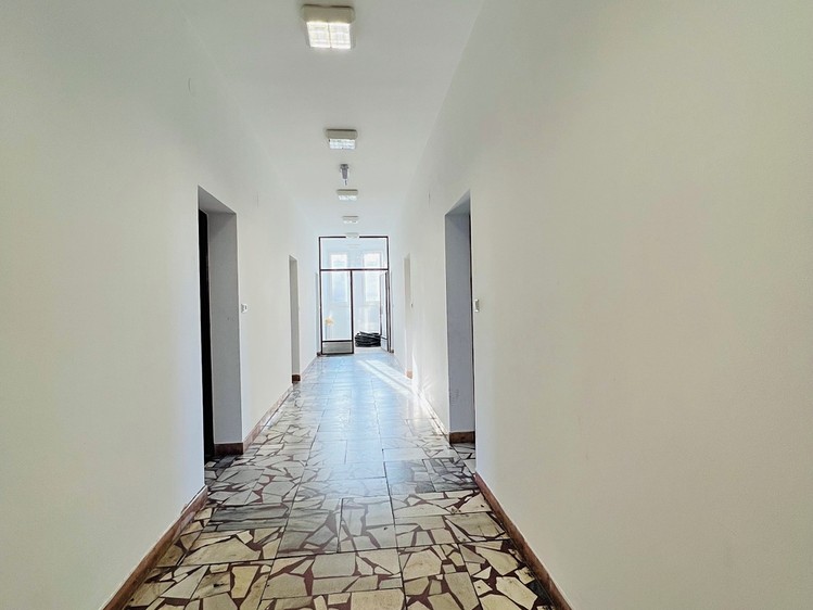 Комерційне приміщення в оренду, 1 053 м² (10 з 20)