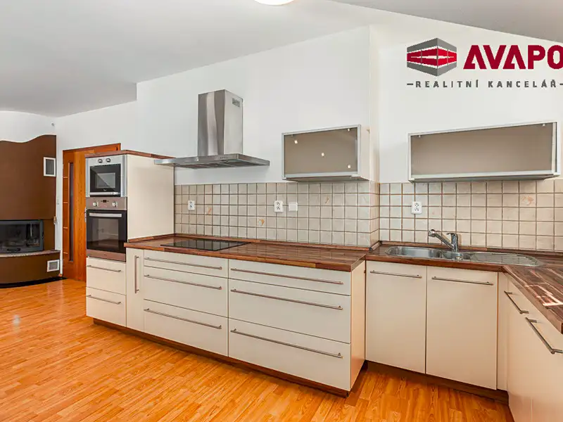 Pronájem bytu 3+1 97 m², Opava – náhled fotky 1
