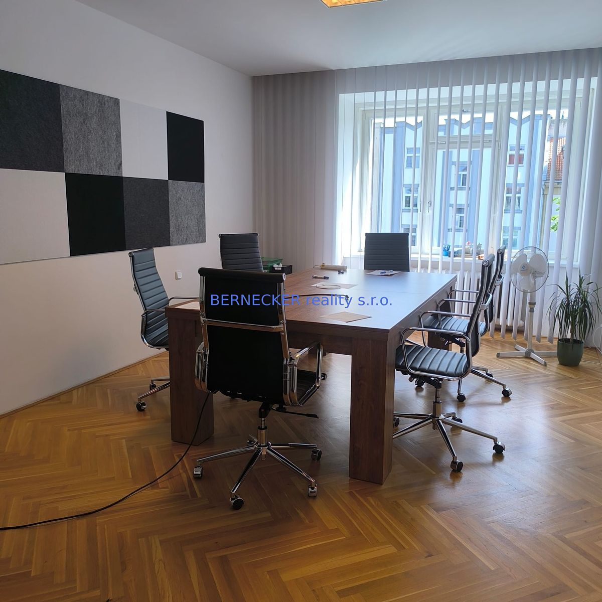 Pronájem kanceláře 105 m² – fotografie 4