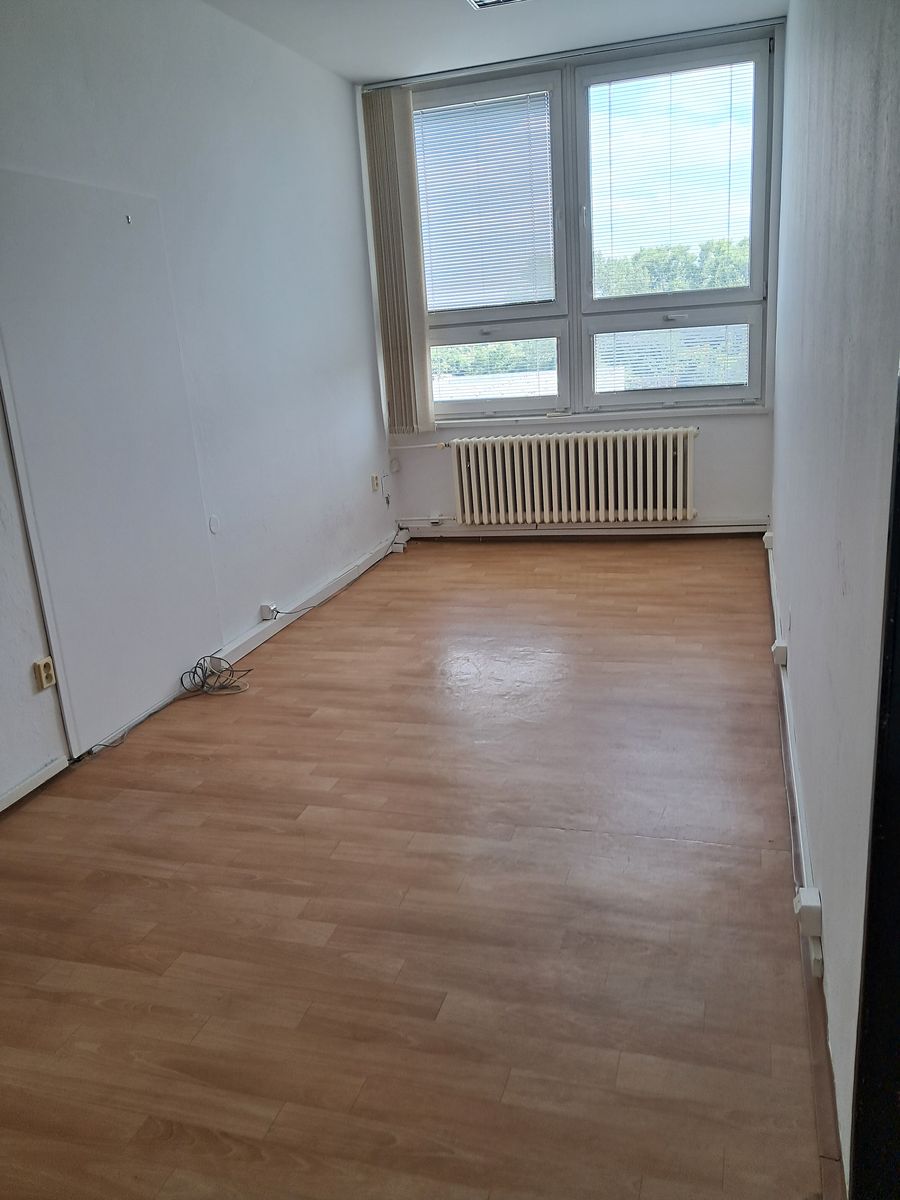 Pronájem kanceláře 192 m²