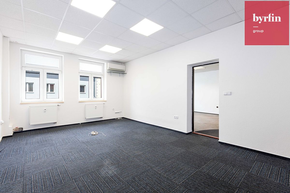 Pronájem kanceláře 273 m² – fotografie 3