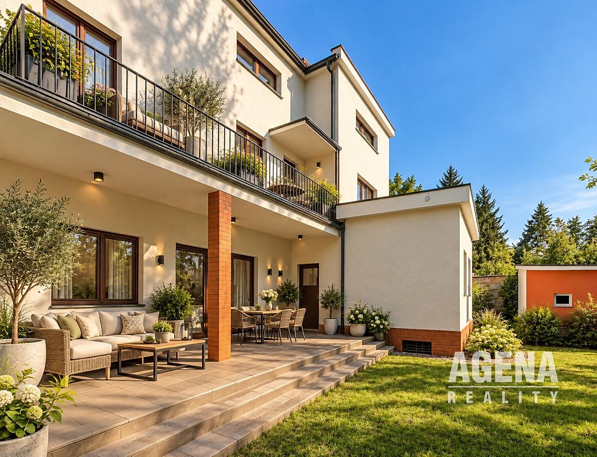 Prodej rodinného domu 436 m², pozemek 2452 m²