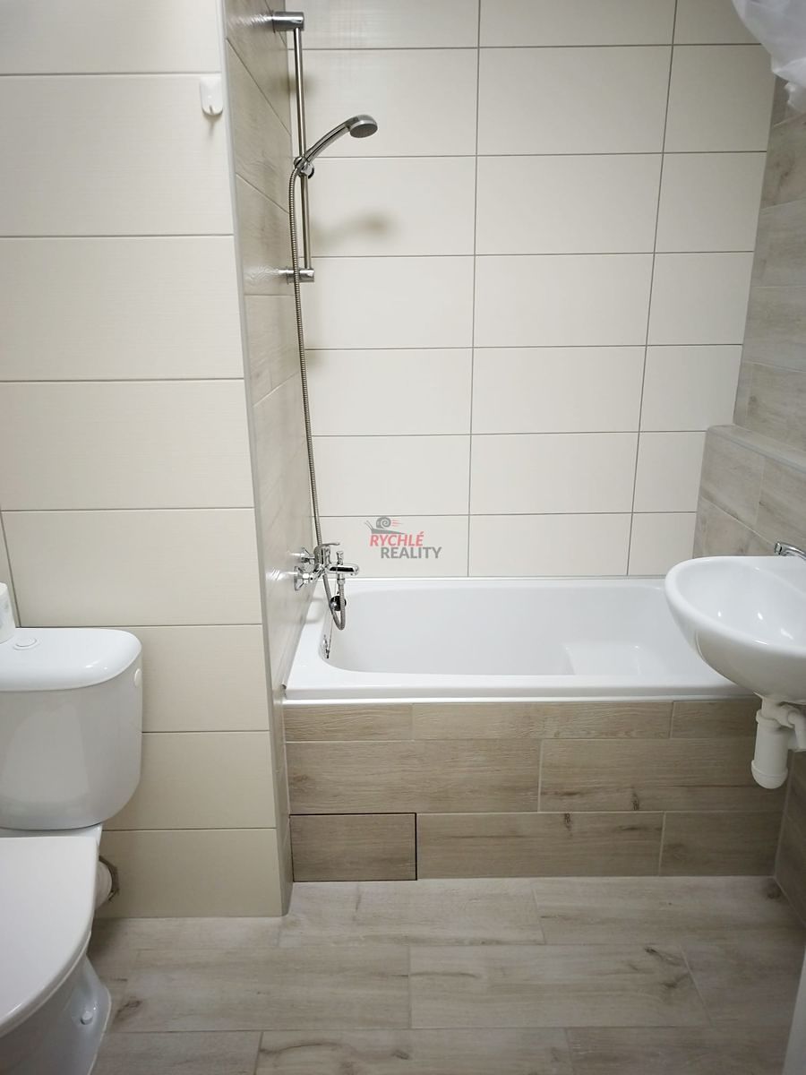Pronájem bytu 1+kk 28 m² – fotografie 3