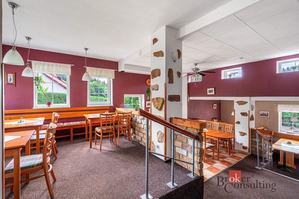 Prodej rodinného domu 487 m², pozemek 1514 m² – fotografie 4