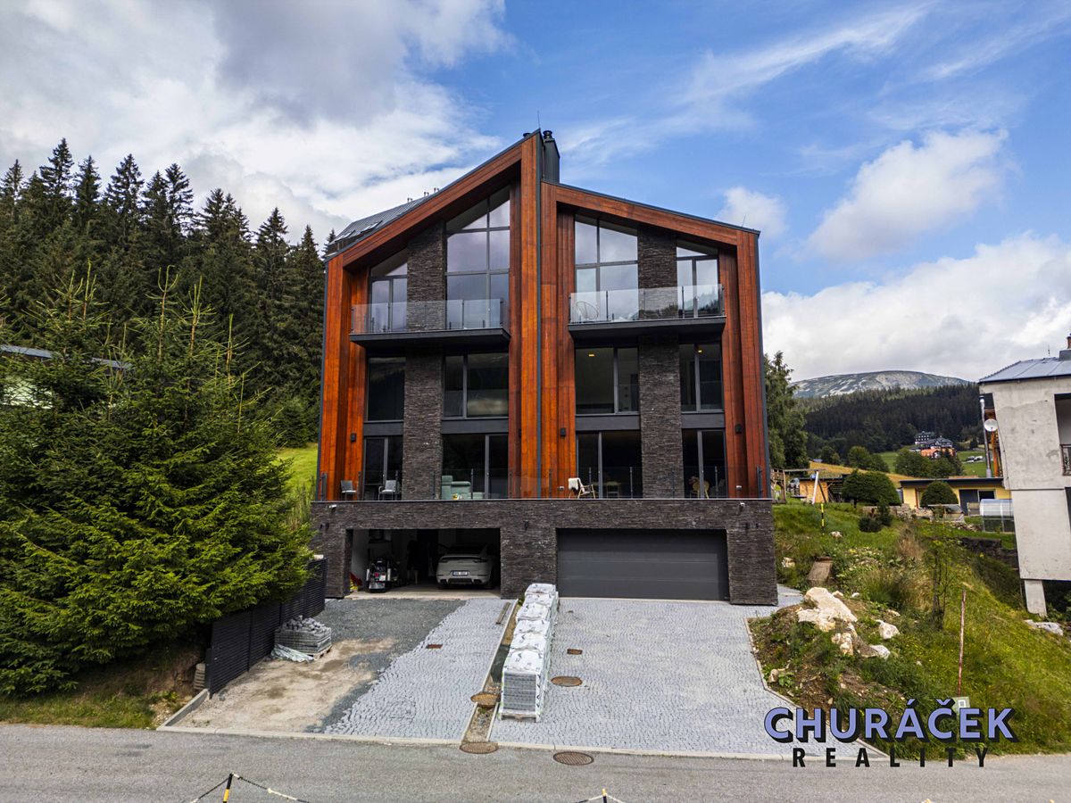 Prodej činžovního domu 303 m² – fotografie 2