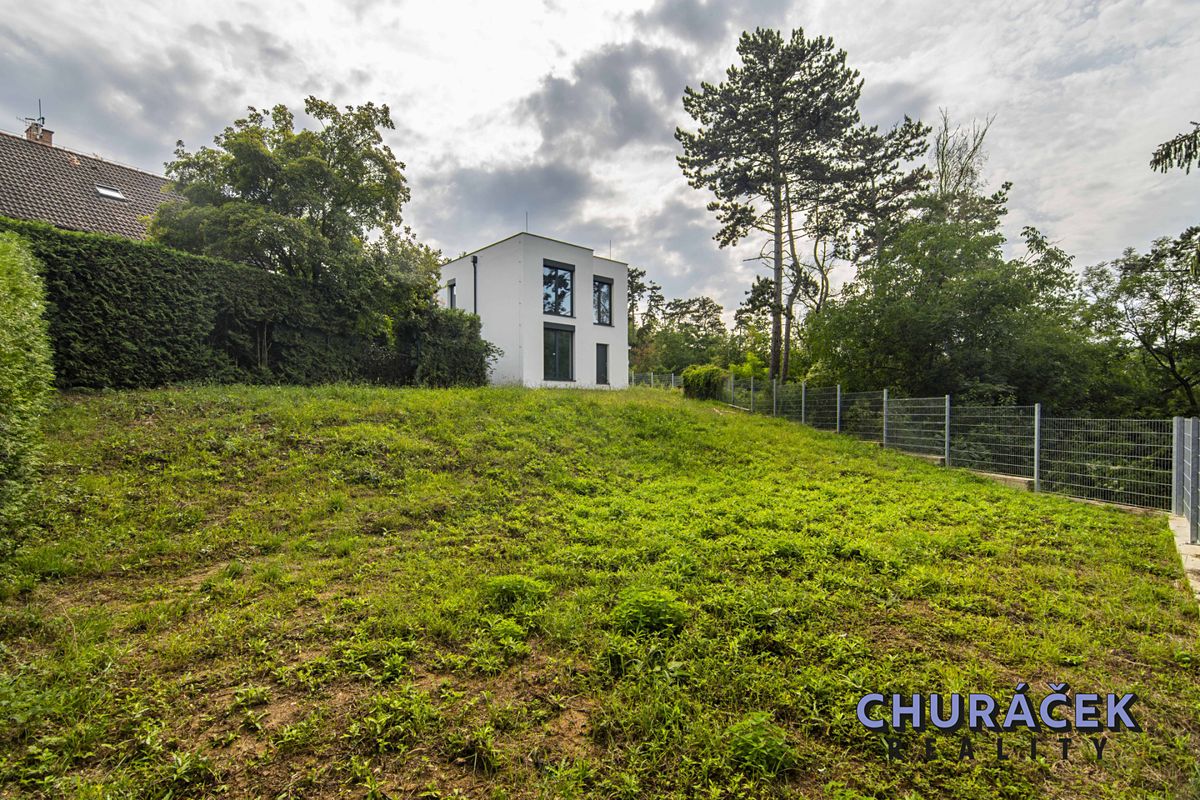 Prodej stavebního pozemku 1300 m²
