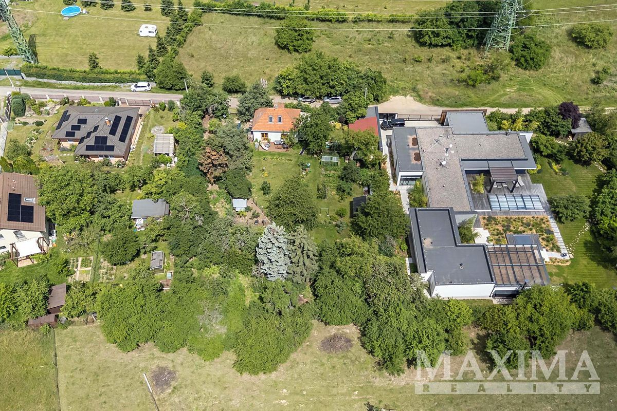 Prodej stavebního pozemku 890 m² – fotografie 3