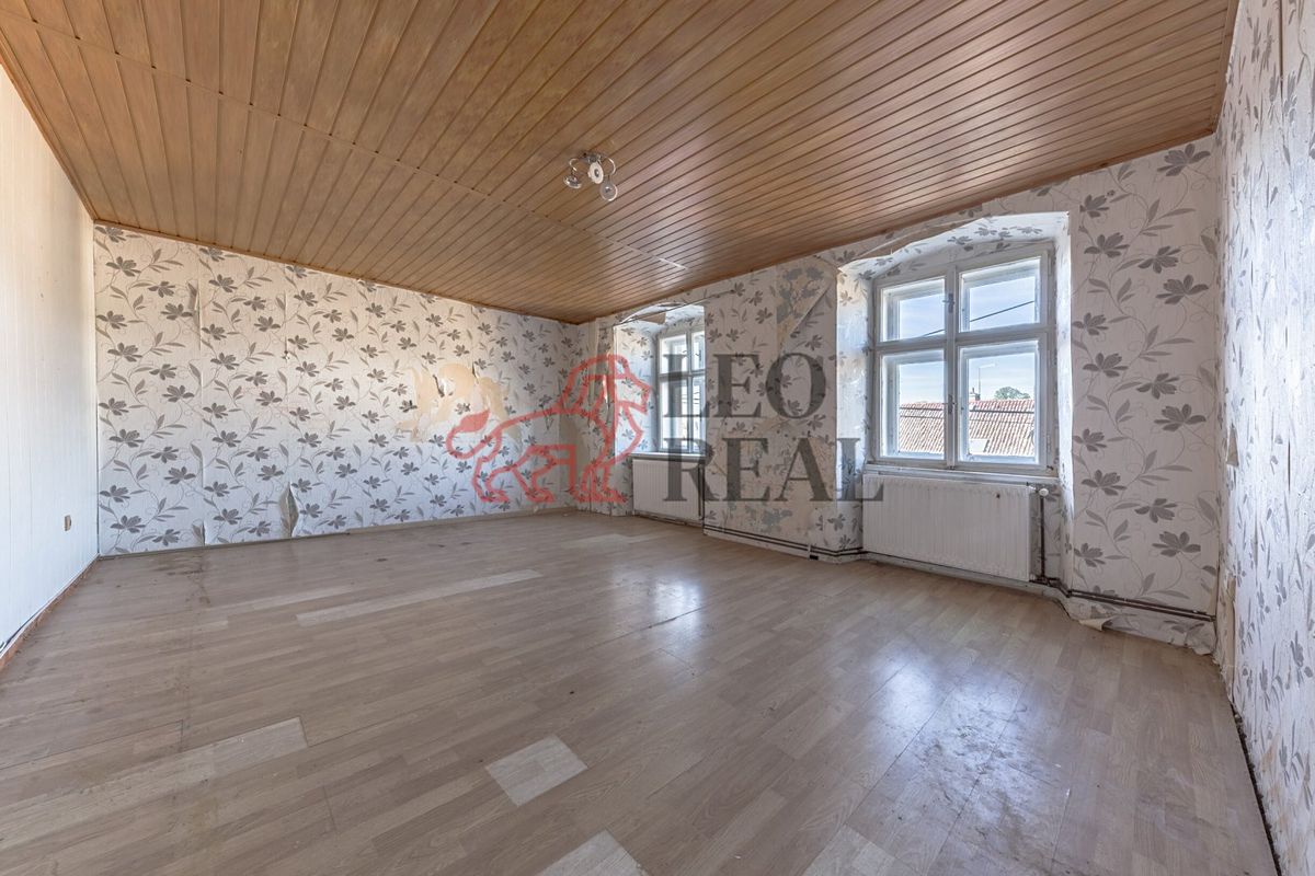 Prodej rodinného domu 500 m², pozemek 986 m² – fotografie 2