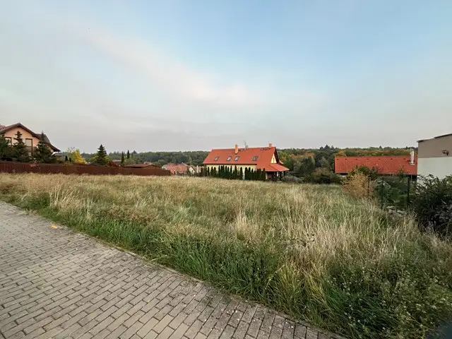 Prodej stavebního pozemku 1009 m², Třebotov – náhled fotky 3